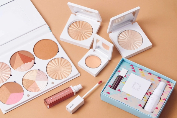 מייק אפ מקצועי במחיר נגיש - קו האיפור החדש של עופרה